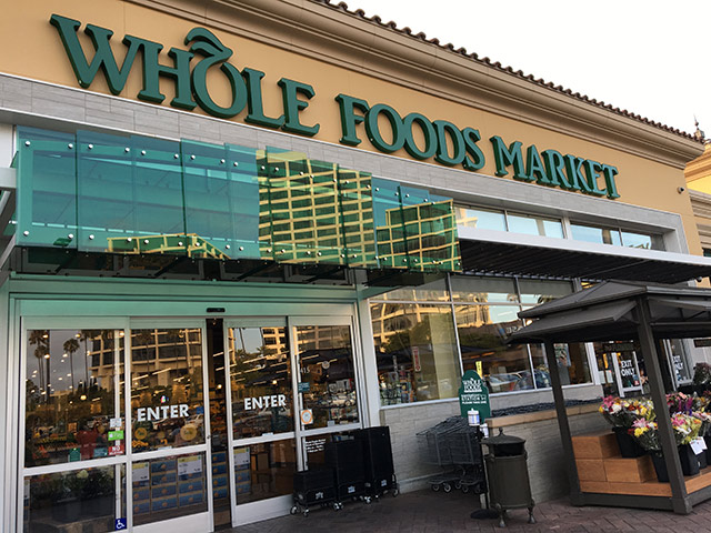 WHOLE FOODS MARKETの商品も人気